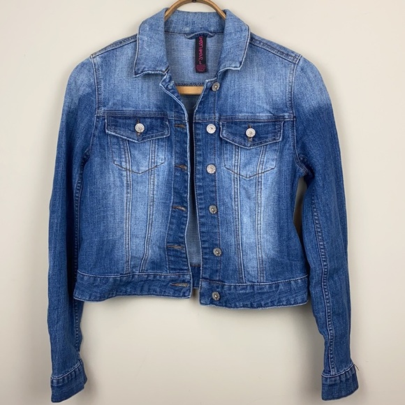 Almost Famous || Denim Jean Jacket; Size L - Picture 5 of 9